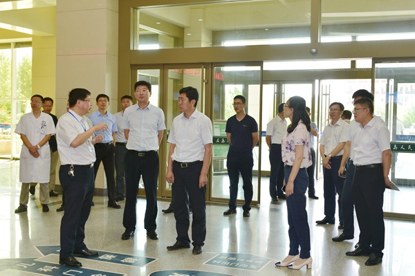 【智慧医疗】市领导在石岛人民医院做调研