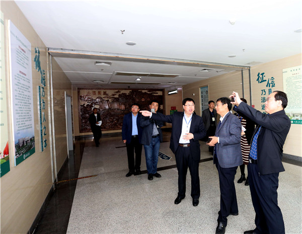 新泰市卫健系统领导来石岛人民医院观摩