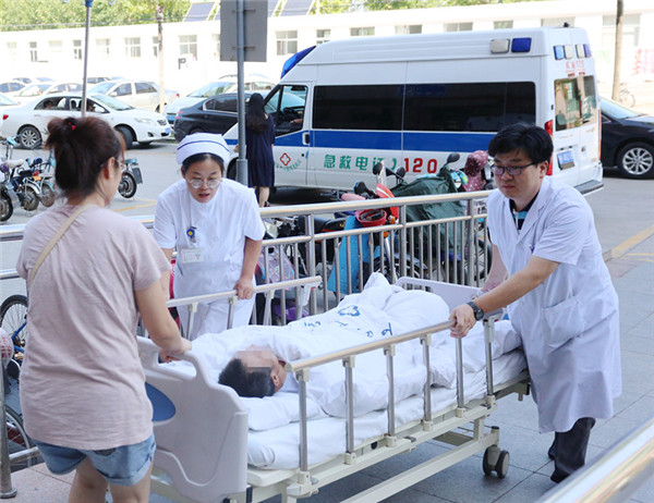 石岛医院一患者通过双向转诊成功接受国家限制类粒子植入技术治疗