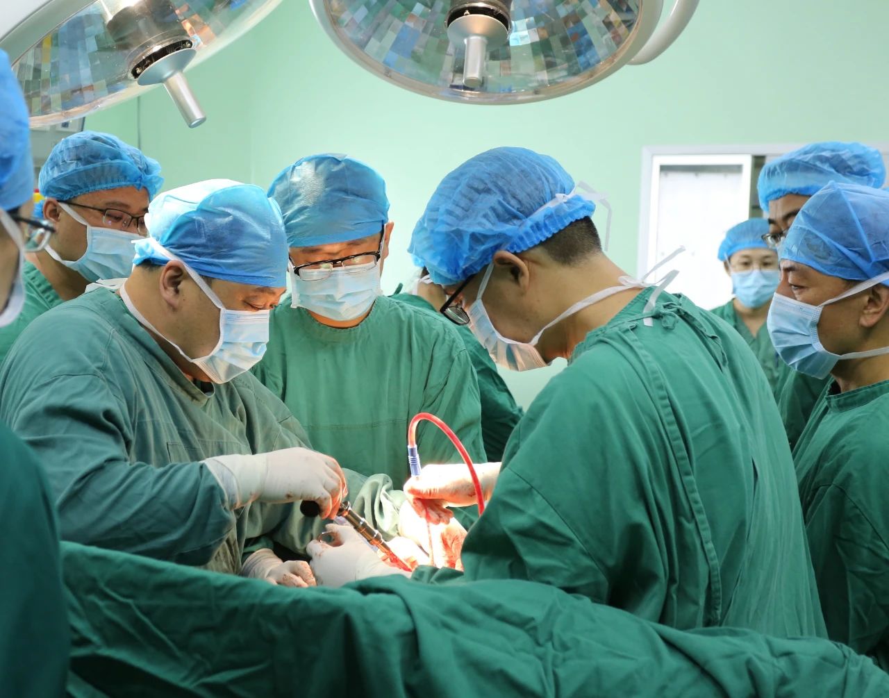 【精准扶贫】石岛医院为扶贫患者成功实施全髋关节置换术