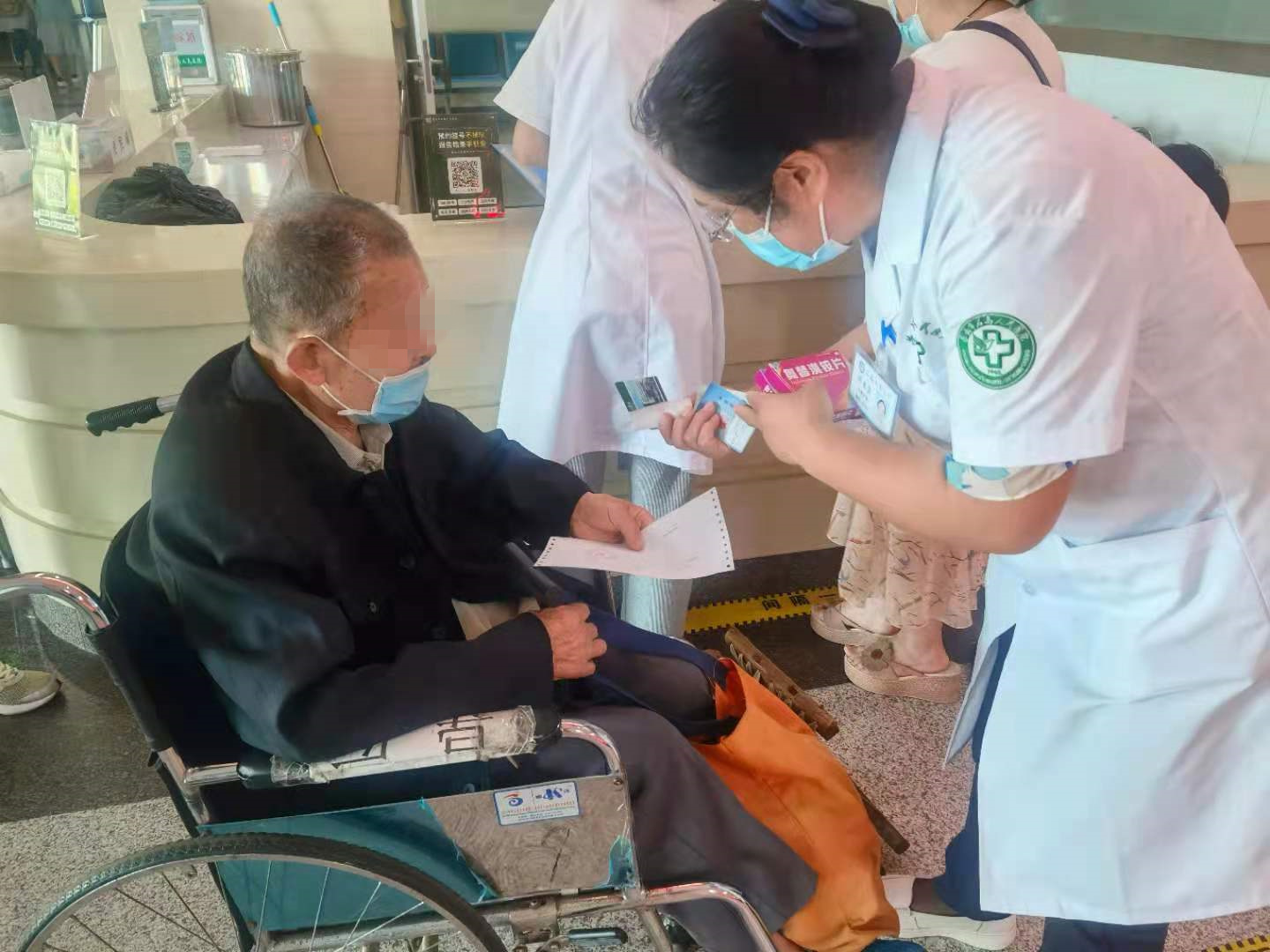【我为群众办实事】陪伴就医，老年人看病无障碍！
